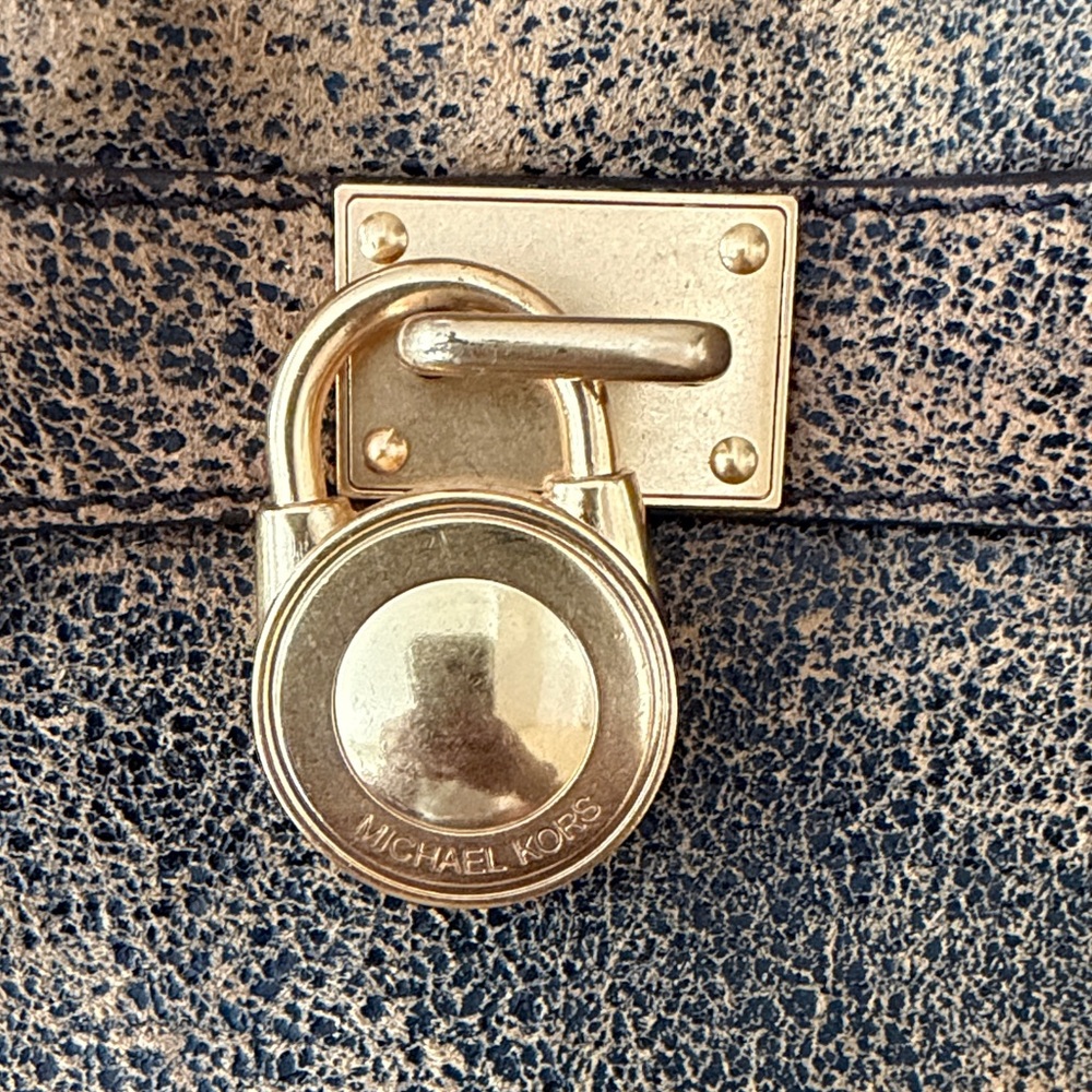 Michael Kors Hamilton Crossbody - Picture 2 of 9